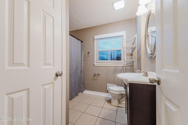 4503 Gaudet Rd, Jeffersontown, KY 40299