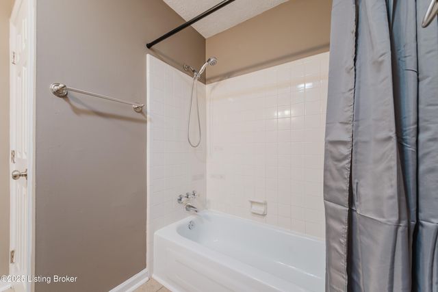 4503 Gaudet Rd, Jeffersontown, KY 40299