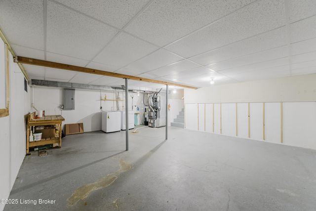 4503 Gaudet Rd, Jeffersontown, KY 40299