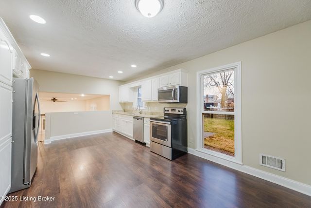 4503 Gaudet Rd, Jeffersontown, KY 40299