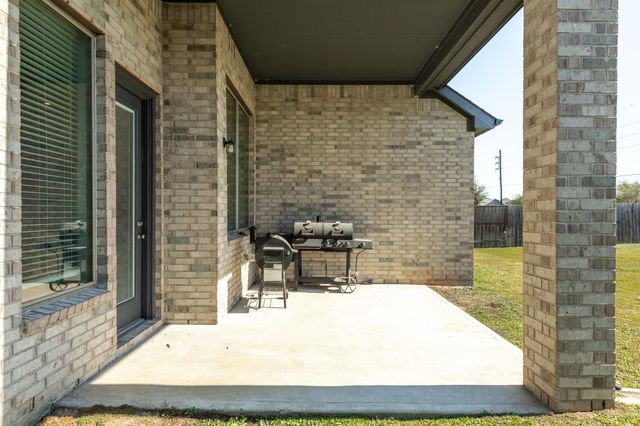 10115 Maclaren Drive, Iowa Colony, TX 77583