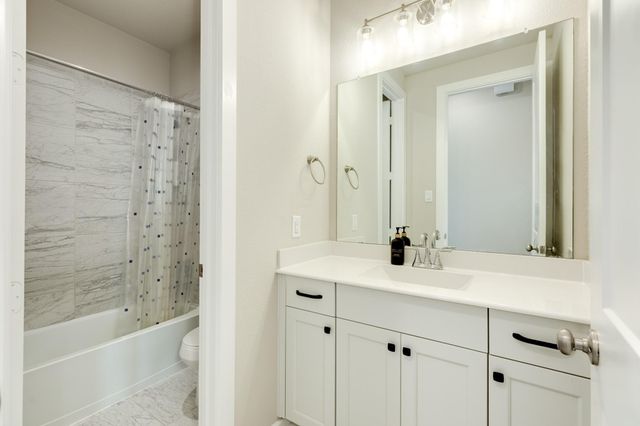 10115 Maclaren Drive, Iowa Colony, TX 77583