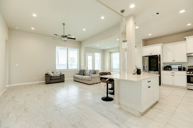 10115 Maclaren Drive, Iowa Colony, TX 77583