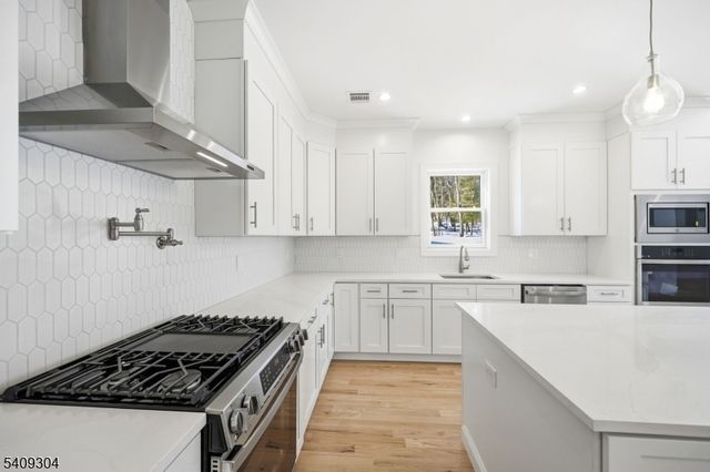 29 Eagles Nest Ter, West Milford Twp., NJ 07480