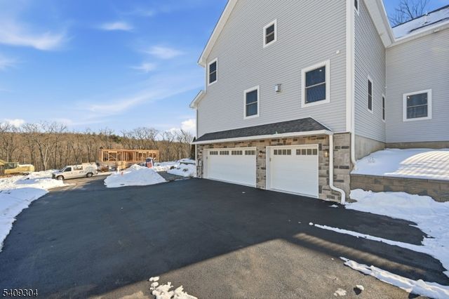 29 Eagles Nest Ter, West Milford Twp., NJ 07480