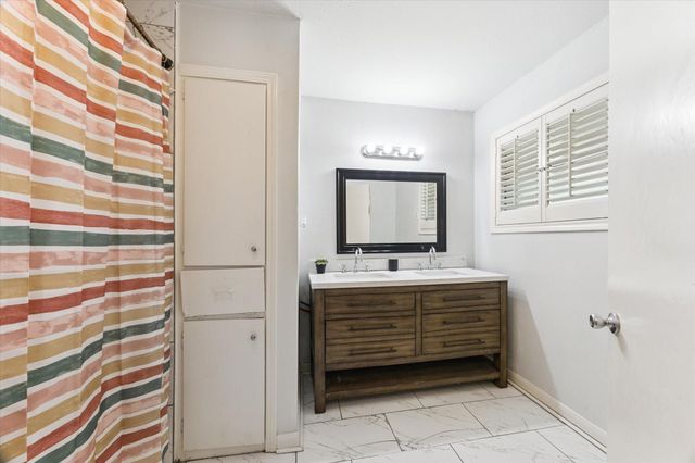 807 W Murrill Street, Baytown, TX 77520