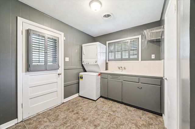 807 W Murrill Street, Baytown, TX 77520