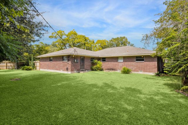 807 W Murrill Street, Baytown, TX 77520