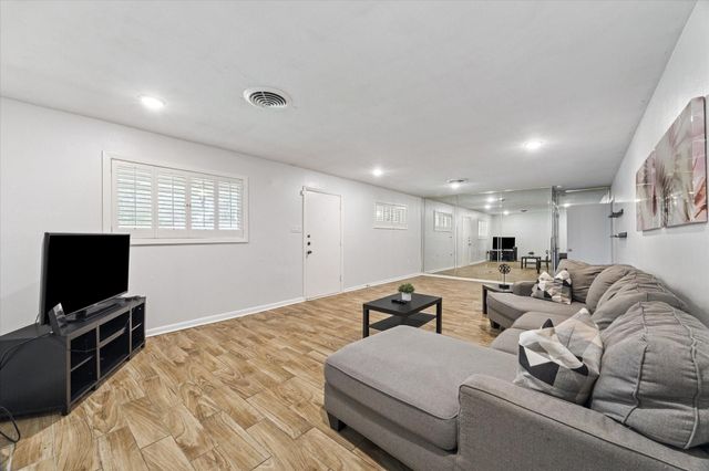 807 W Murrill Street, Baytown, TX 77520