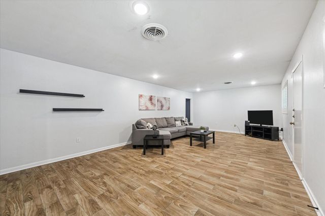 807 W Murrill Street, Baytown, TX 77520