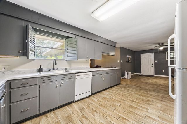 807 W Murrill Street, Baytown, TX 77520