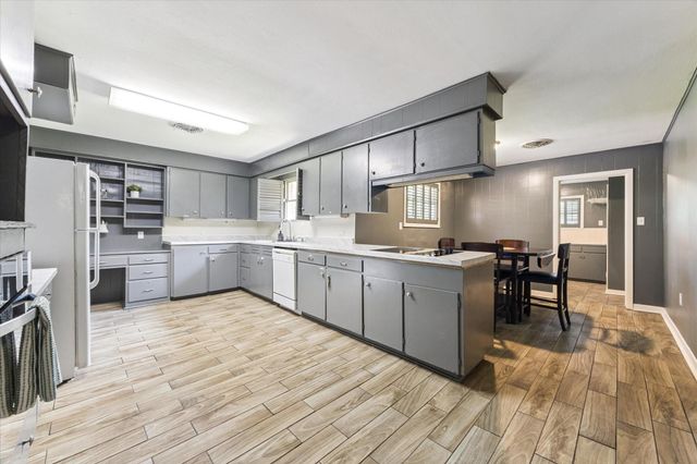 807 W Murrill Street, Baytown, TX 77520