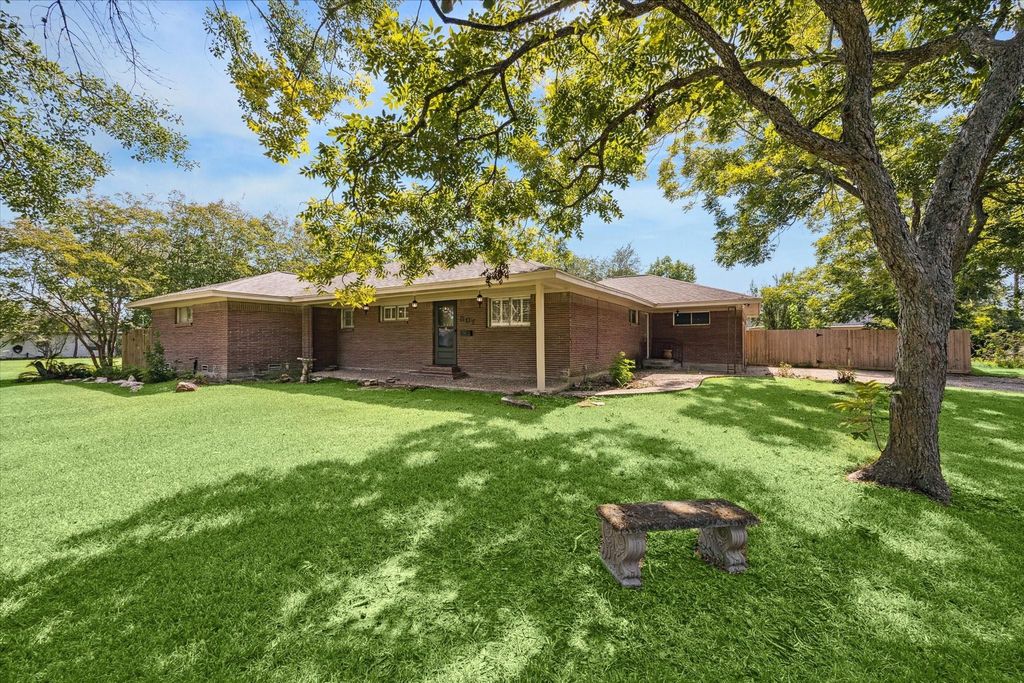 807 W Murrill Street, Baytown, TX 77520