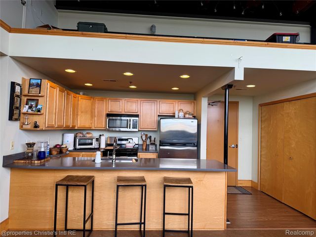 3434 RUSSELL Street 27-207, Detroit, MI 48207