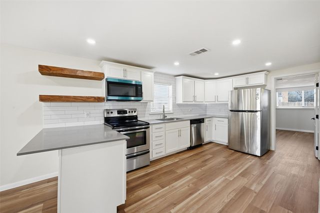 640 Clements Avenue, Van Alstyne, TX 75495