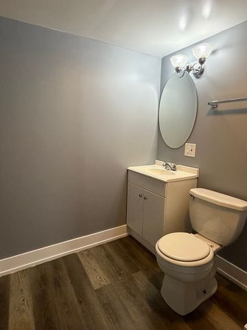 1024 S Wolf Road, Des Plaines, IL 60016