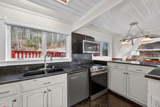 1109 Ski View Drive, Gatlinburg, TN 37738