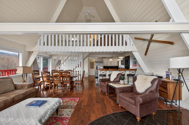 1109 Ski View Drive, Gatlinburg, TN 37738