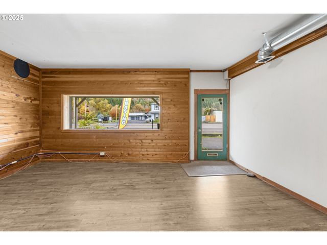 47470 HIGHWAY 58, Oakridge, OR 97463