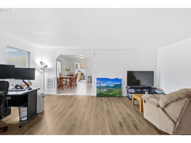 47470 HIGHWAY 58, Oakridge, OR 97463