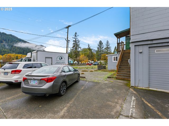 47470 HIGHWAY 58, Oakridge, OR 97463