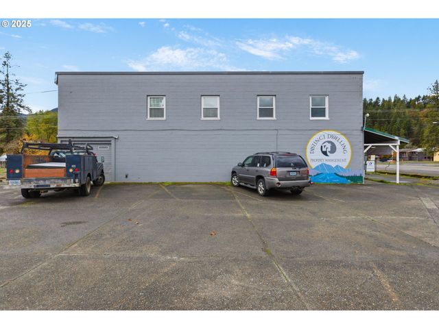 47470 HIGHWAY 58, Oakridge, OR 97463