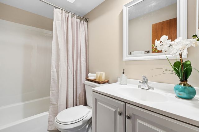 602 Country Lane, Des Plaines, IL 60016