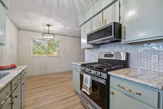 704 Brookwood CIR, Taylor, TX 76574