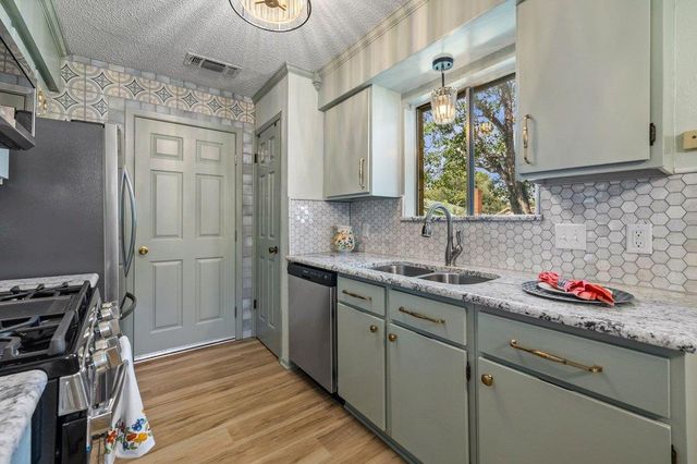 704 Brookwood CIR, Taylor, TX 76574
