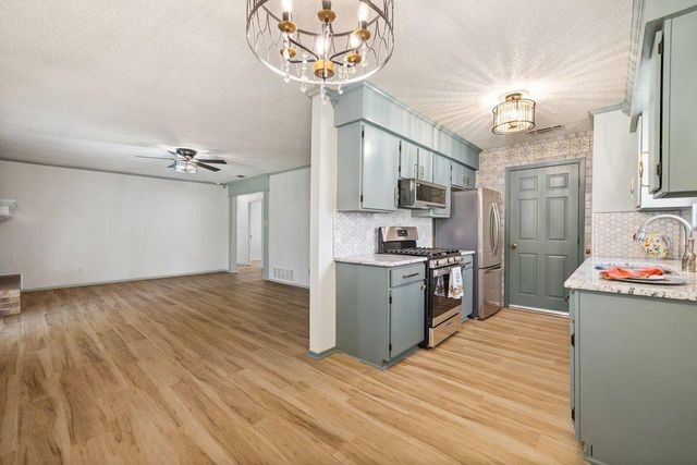 704 Brookwood CIR, Taylor, TX 76574