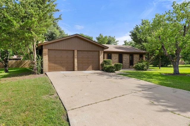 704 Brookwood CIR, Taylor, TX 76574