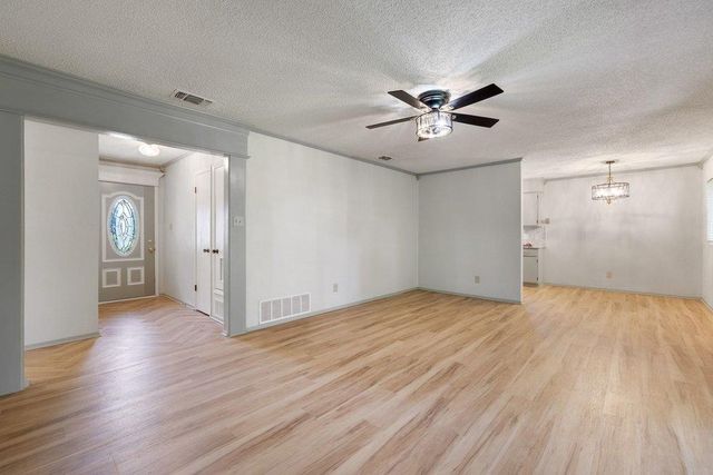 704 Brookwood CIR, Taylor, TX 76574