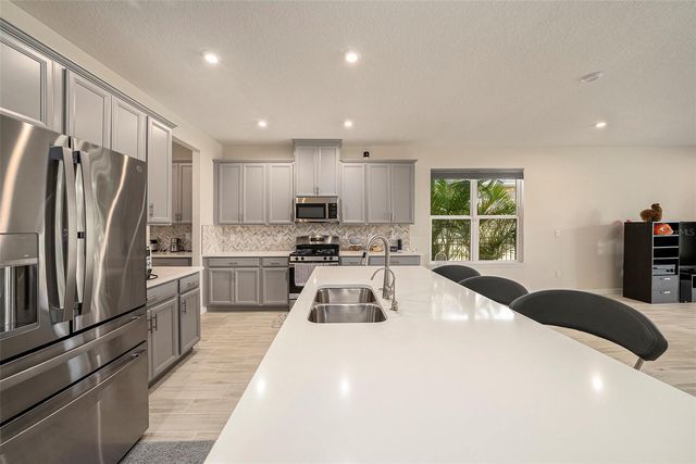 33410 CASTAWAY LOOP, Wesley Chapel, FL 33543