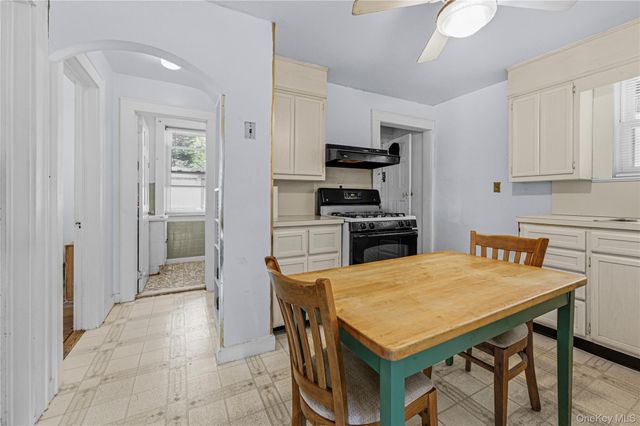 28 Cross Street, Locust Valley, NY 11560
