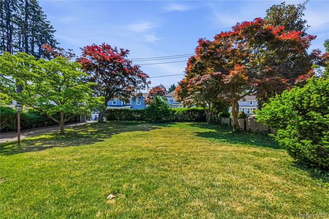 28 Cross Street, Locust Valley, NY 11560