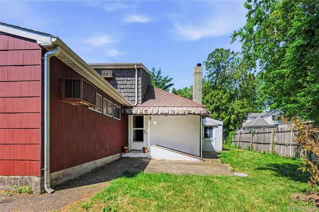 28 Cross Street, Locust Valley, NY 11560