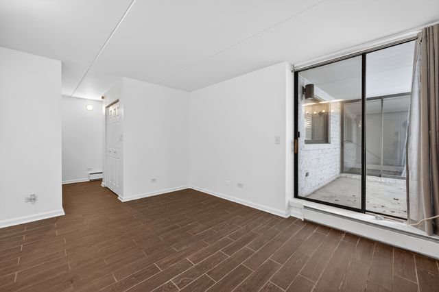 362 W Miner Street 1A, Arlington Heights, IL 60005