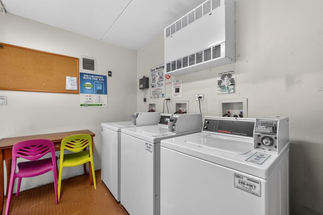 362 W Miner Street 1A, Arlington Heights, IL 60005