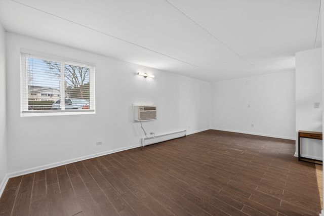 362 W Miner Street 1A, Arlington Heights, IL 60005