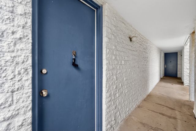 362 W Miner Street 1A, Arlington Heights, IL 60005