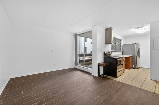 362 W Miner Street 1A, Arlington Heights, IL 60005