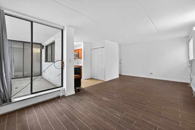 362 W Miner Street 1A, Arlington Heights, IL 60005