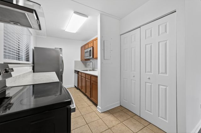 362 W Miner Street 1A, Arlington Heights, IL 60005