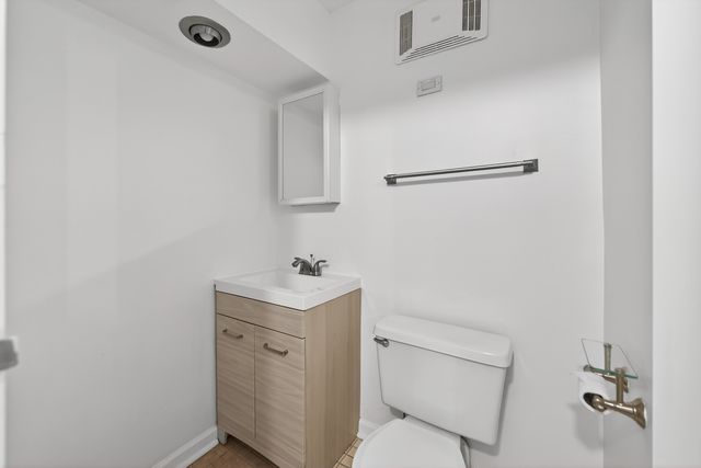 362 W Miner Street 1A, Arlington Heights, IL 60005