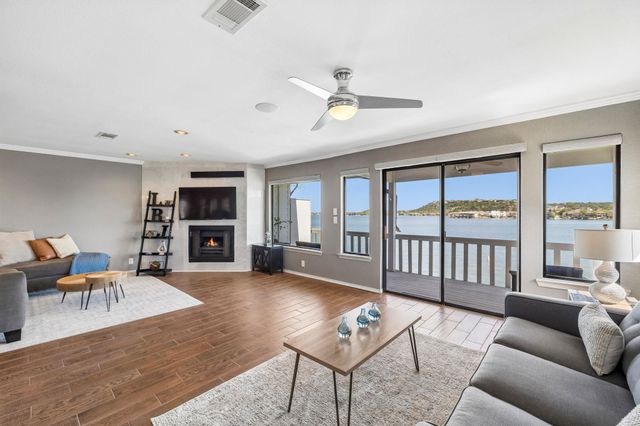 101 Island DR, Horseshoe Bay, TX 78657