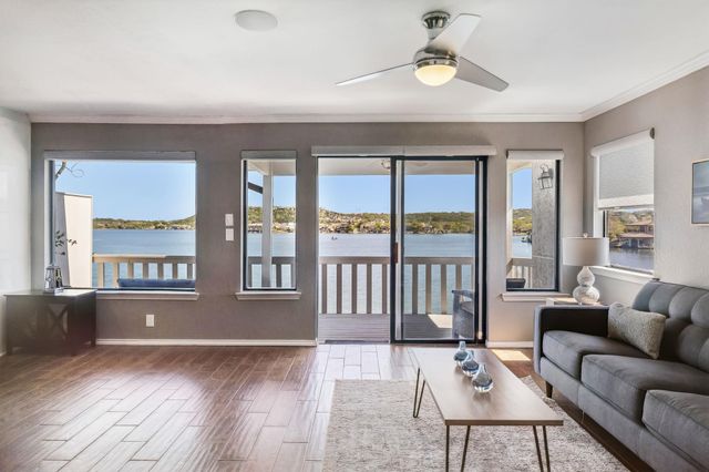 101 Island DR, Horseshoe Bay, TX 78657