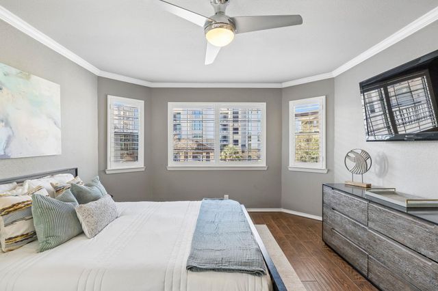 101 Island DR, Horseshoe Bay, TX 78657