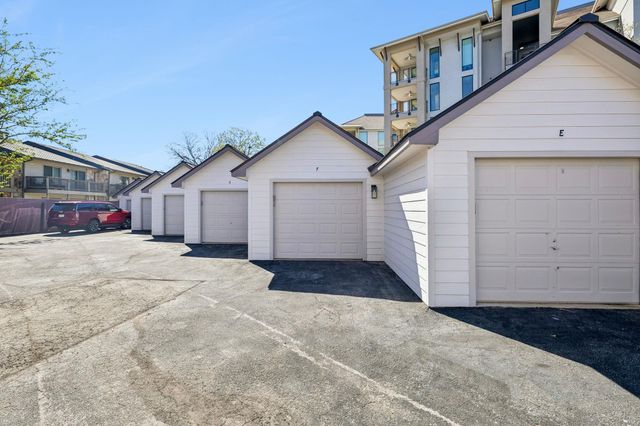 101 Island DR, Horseshoe Bay, TX 78657