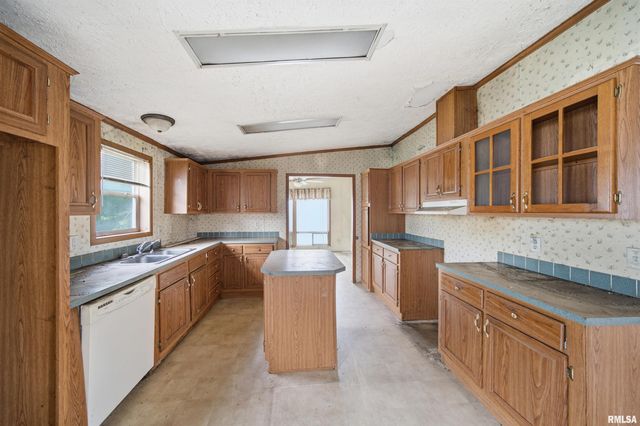1504 HILLVIEW Drive, Pekin, IL 61554