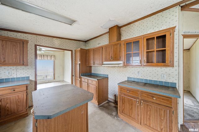 1504 HILLVIEW Drive, Pekin, IL 61554